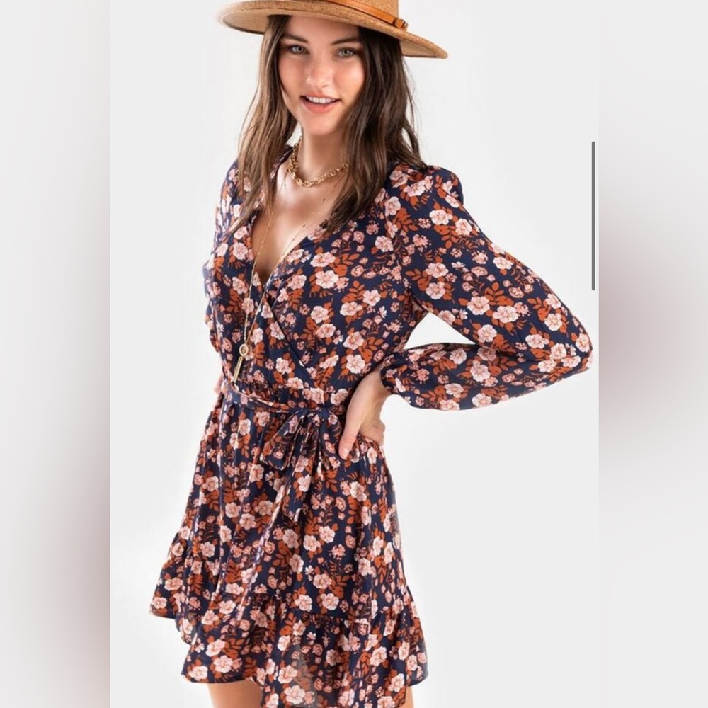 Francesca’s floral long sleeve dress🌼